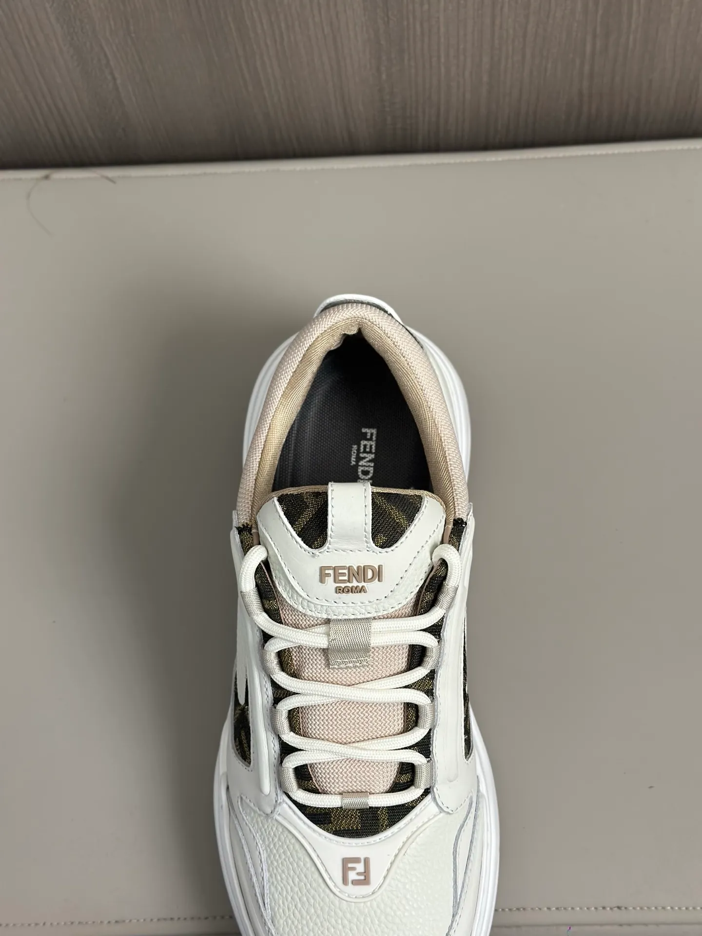 [FENDI] Fendi men's shoes 💰780💰 - High-end quality original casual sports shoes - Upper: Nappa calfskin, pebbled calfskin, tongue and heel; injection molded brand logo plastic module - Lining: brand canvas - Outsole: ultra-light T men's shoes 💰R foam rubber; molded outsole - Super high quality control, fine workmanship: highlighted (high-end, luxury, grade) -Size :39-44 (38, 45, can be customized)